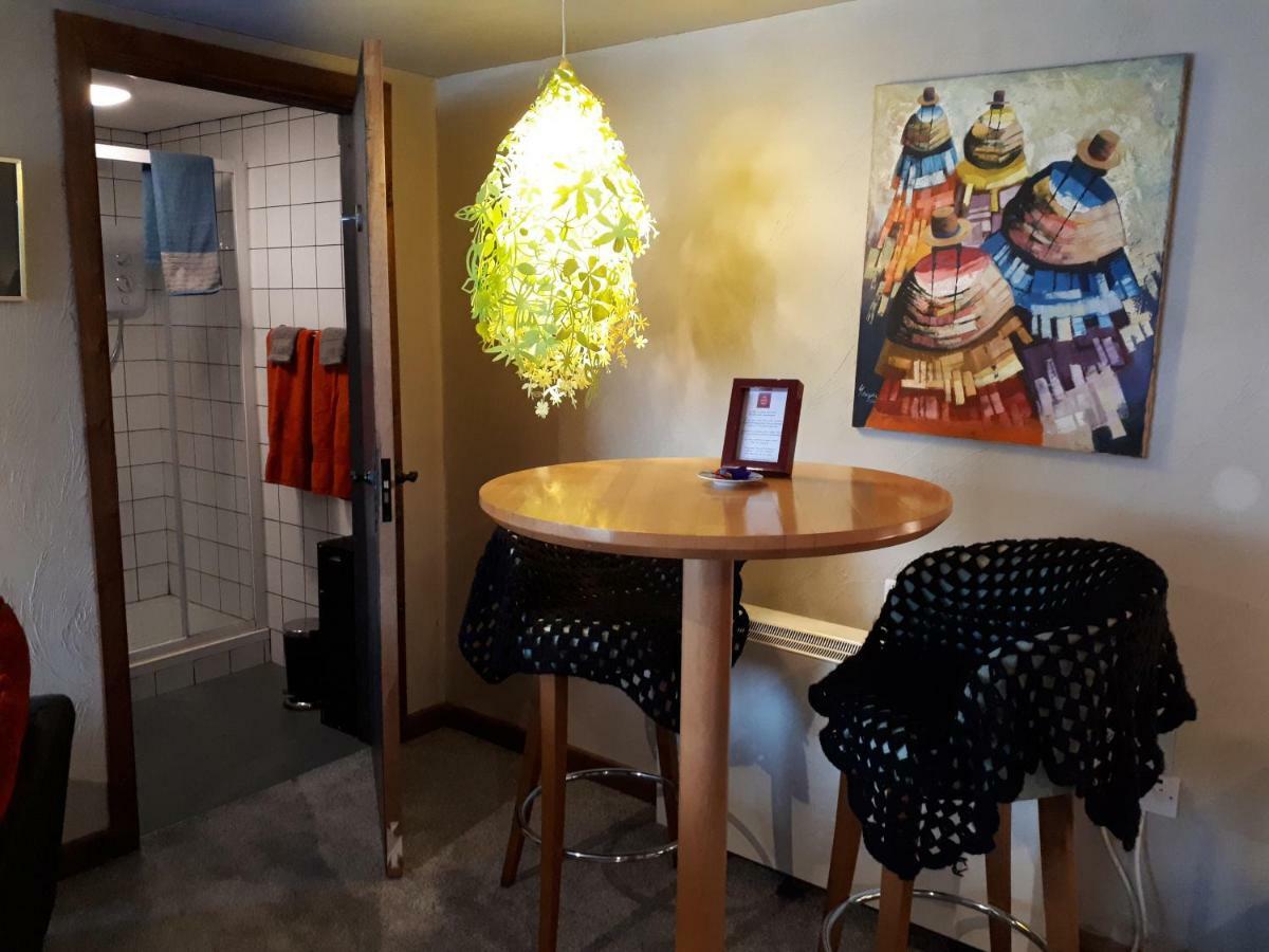 The Village Studio Apartments Моут Екстериор снимка