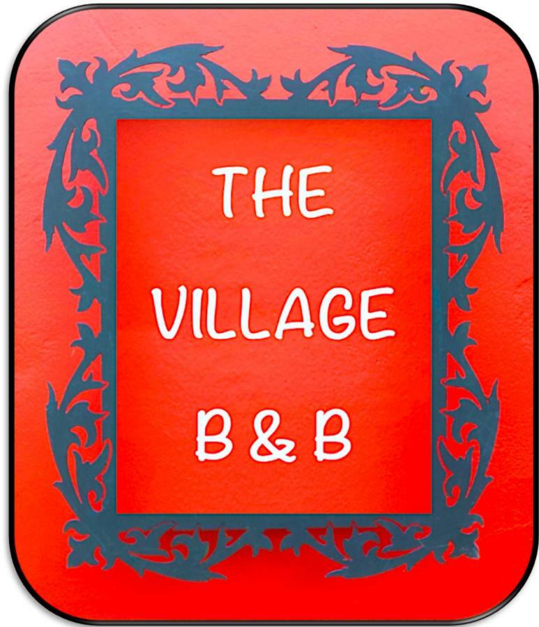 The Village Studio Apartments Моут Екстериор снимка