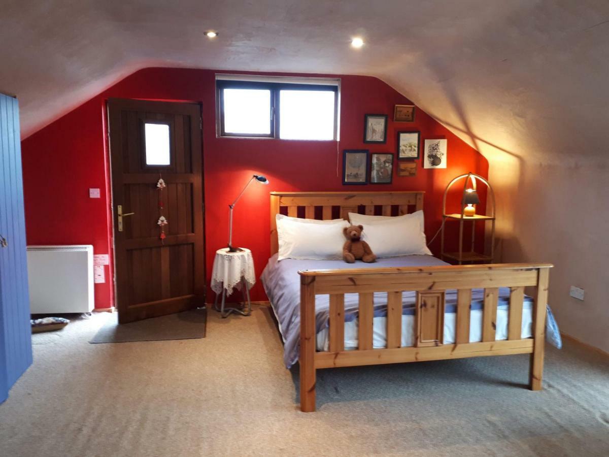 The Village Studio Apartments Моут Екстериор снимка